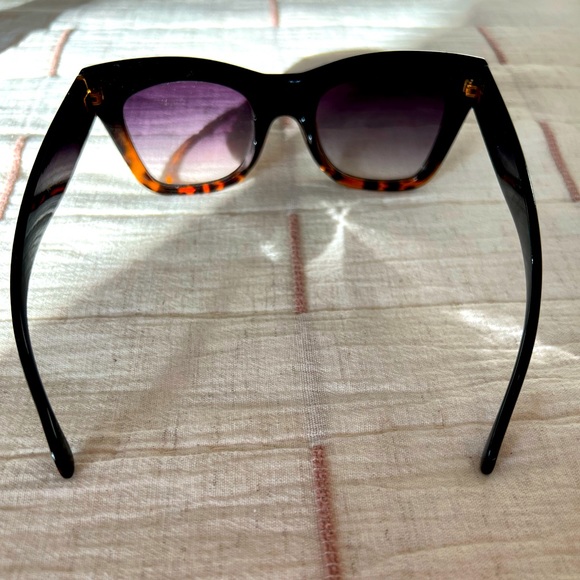 Gradient Tortoise sunglasses ☀️bring on spring! - Picture 3 of 4